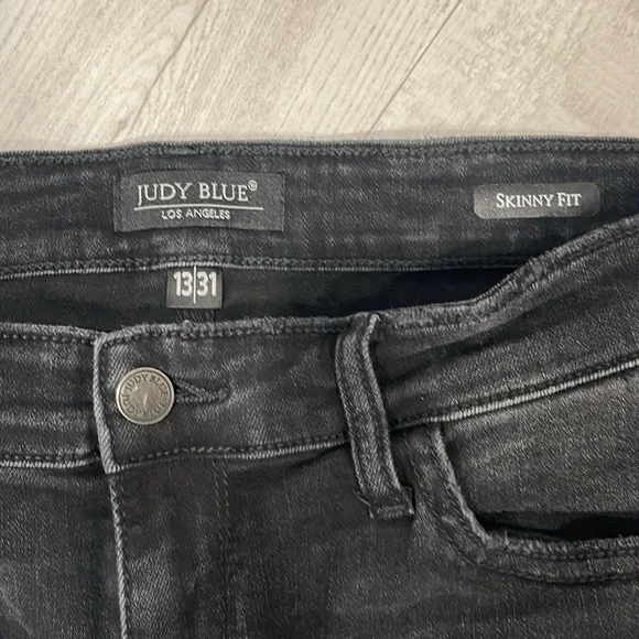 Judy Blue Black Ankle Cropped Jeans with Distressed Hem - Picture 3 of 5